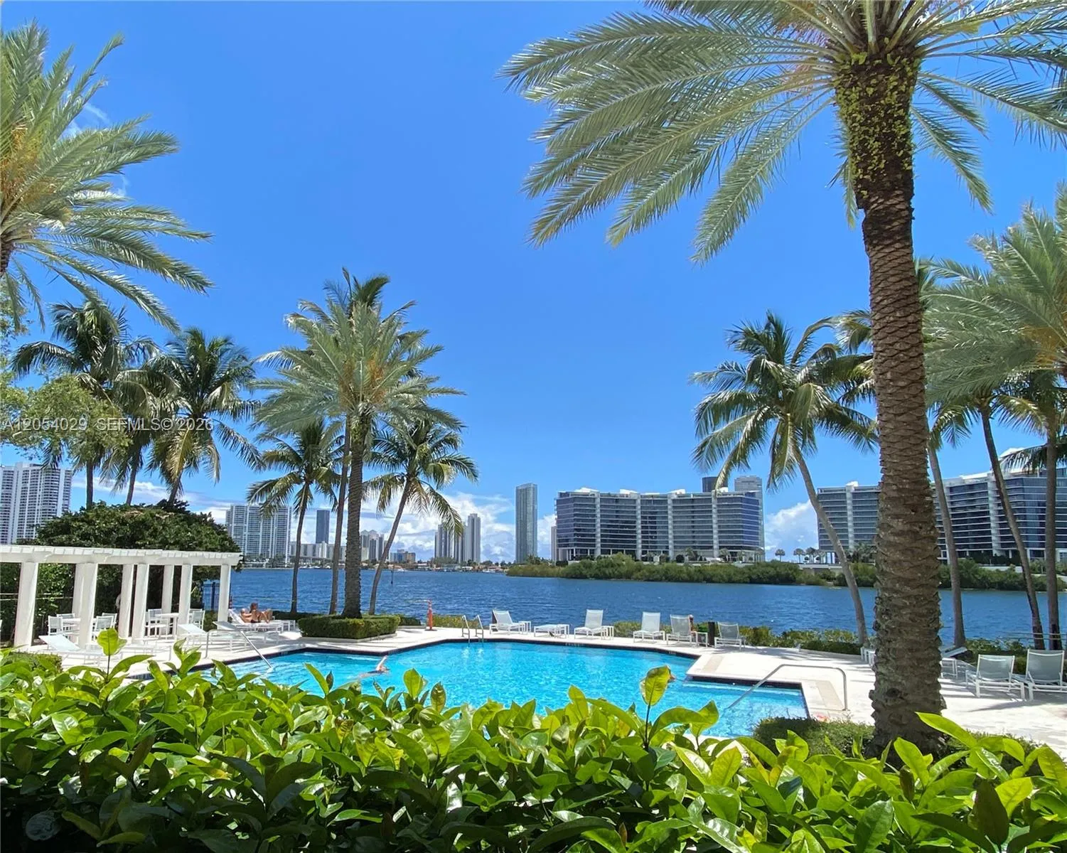 Foto de propiedad en 3165 NE 184th Street 6205, Aventura, FL 33160 Aventura con MLS# 