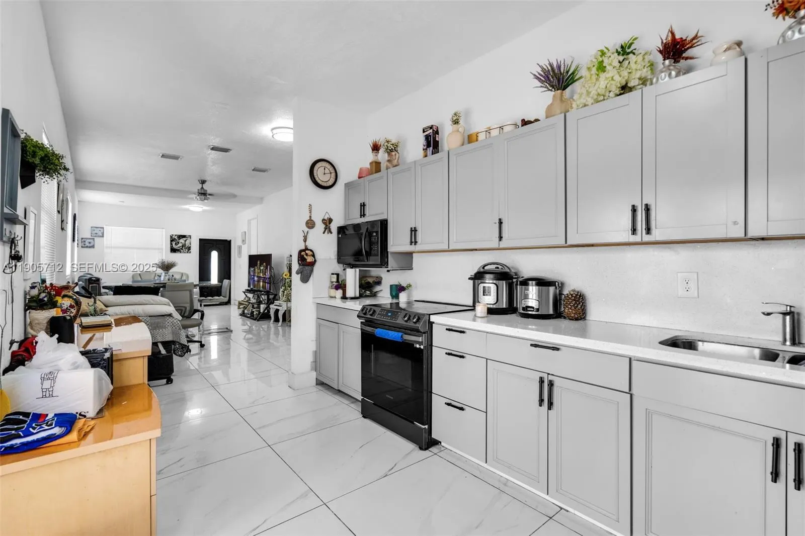 Foto de propiedad en 3166 NW 102nd Street, Miami, FL 33147 Miami con MLS# 