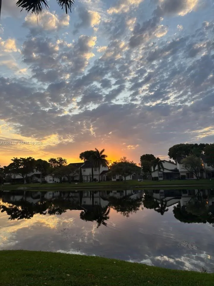 Foto de propiedad en 317 NW 109th Avenue, Pembroke Pines, FL 33026 Pembroke Pines con MLS# 