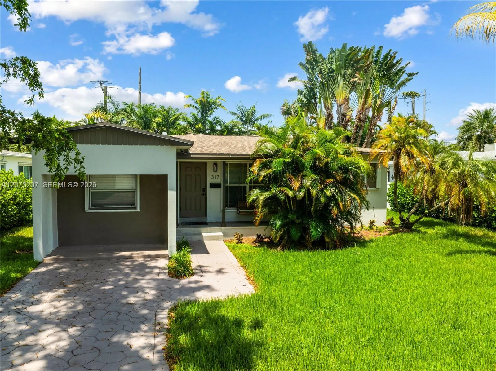 Foto de propiedad en 317 SE 3rd Terrace, Dania Beach, FL 33004 Dania Beach con MLS# 