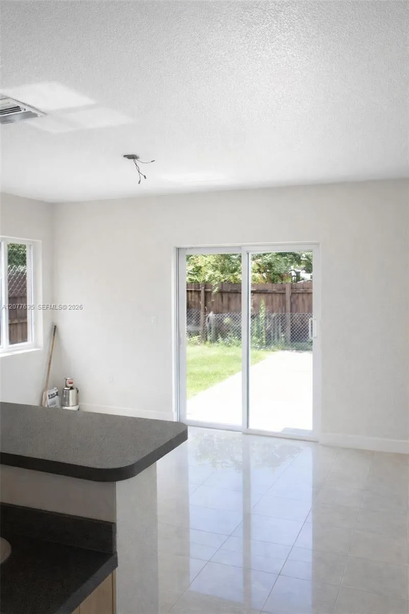 En Renta 318 NE 166th Street 318, Miami, FL 33162, Miami, FL 33162