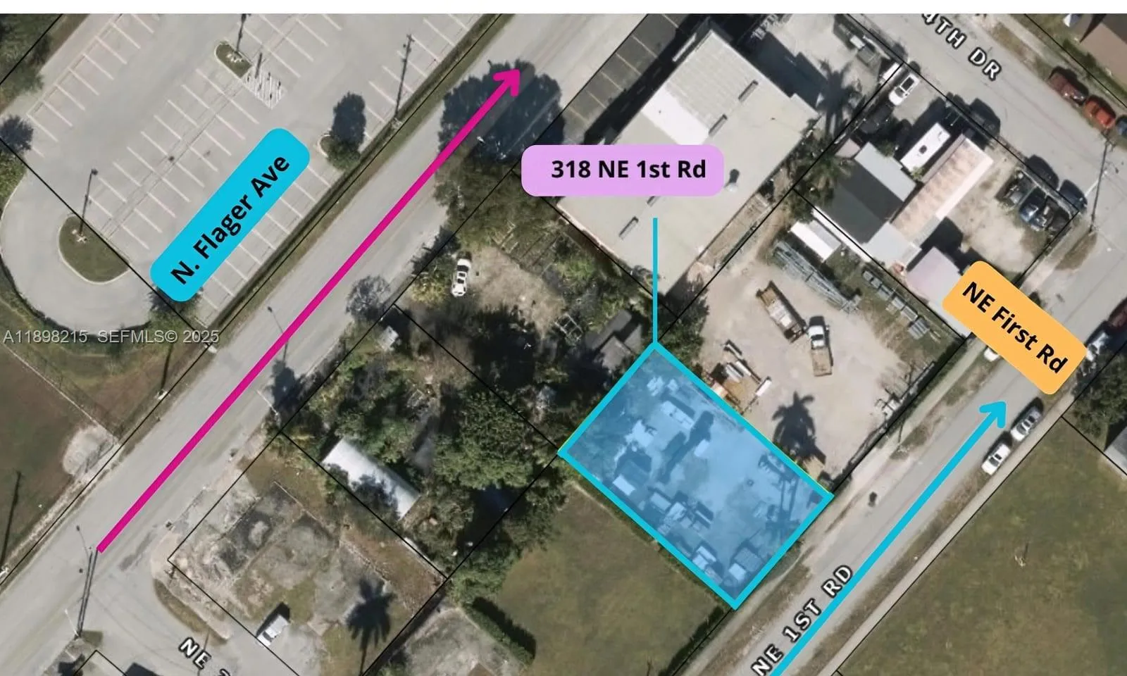 Foto de propiedad en 318 NE 1st Road, Homestead, FL 33030 Homestead con MLS# 