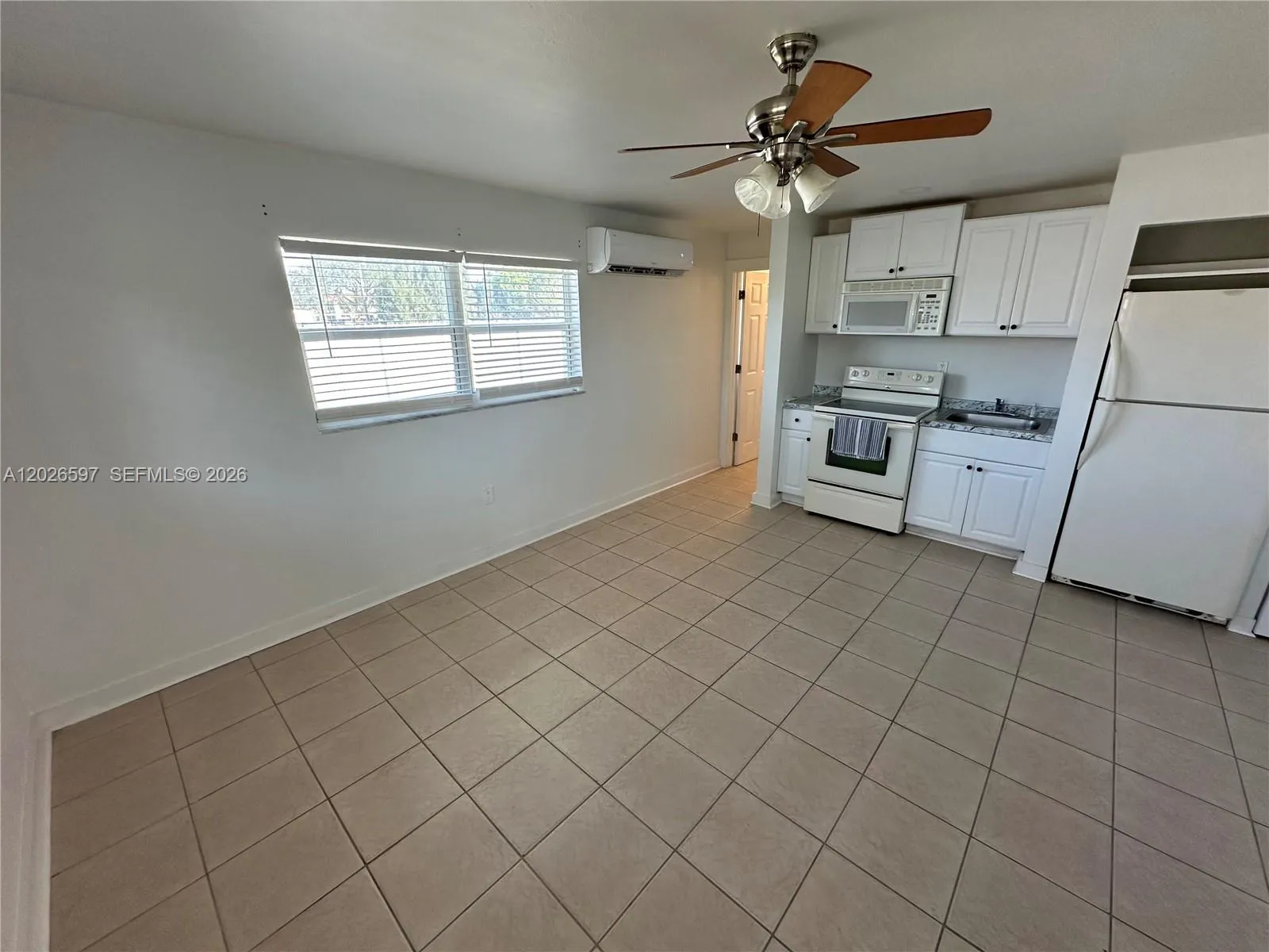 Foto de propiedad en 318 Tarpon Drive 1, Cape Coral, FL 33904 Cape Coral con MLS# 