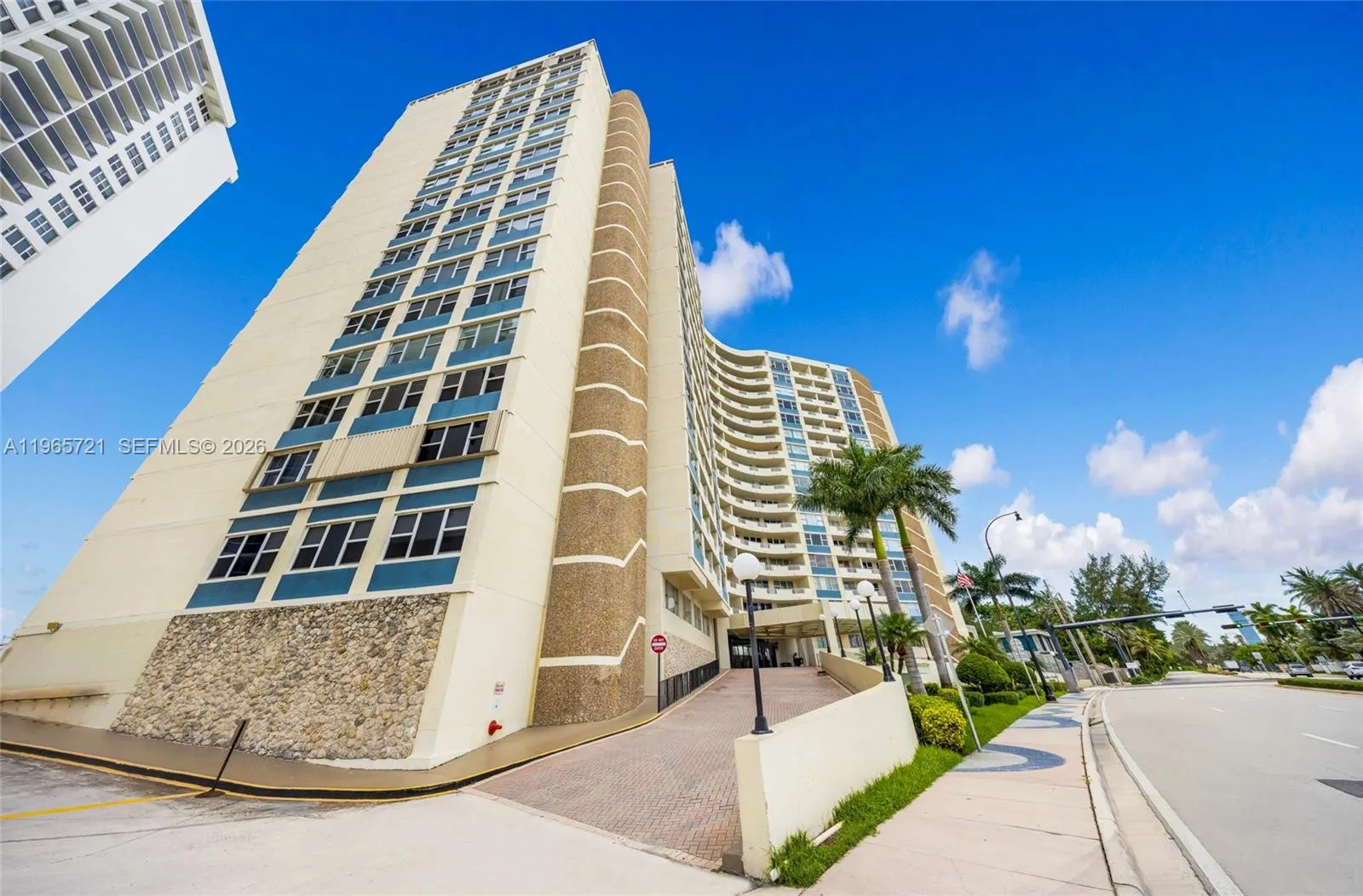 Foto de propiedad en 3180 S Ocean Drive 607, Hallandale Beach, FL 33009 Hallandale Beach con MLS# 