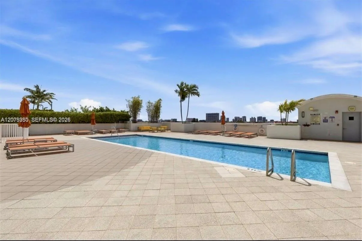 Foto de propiedad en 3180 SW 22nd Terrace 707, Miami, FL 33145 Miami con MLS# 