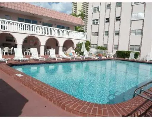 Foto de propiedad en 3181 S Ocean Drive 304, Hallandale Beach, FL 33009 Hallandale Beach con MLS# 