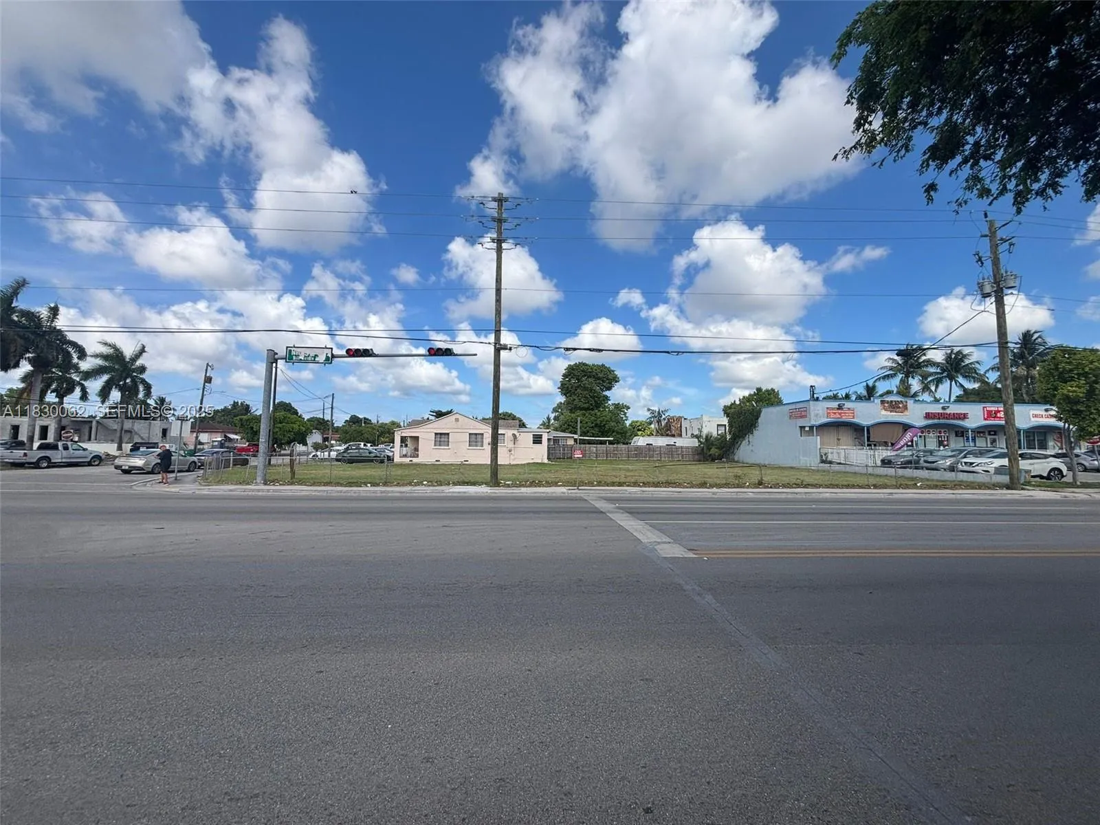 Foto de propiedad en 3186 NW 33rd Street, Miami, FL 33142 Miami con MLS# 