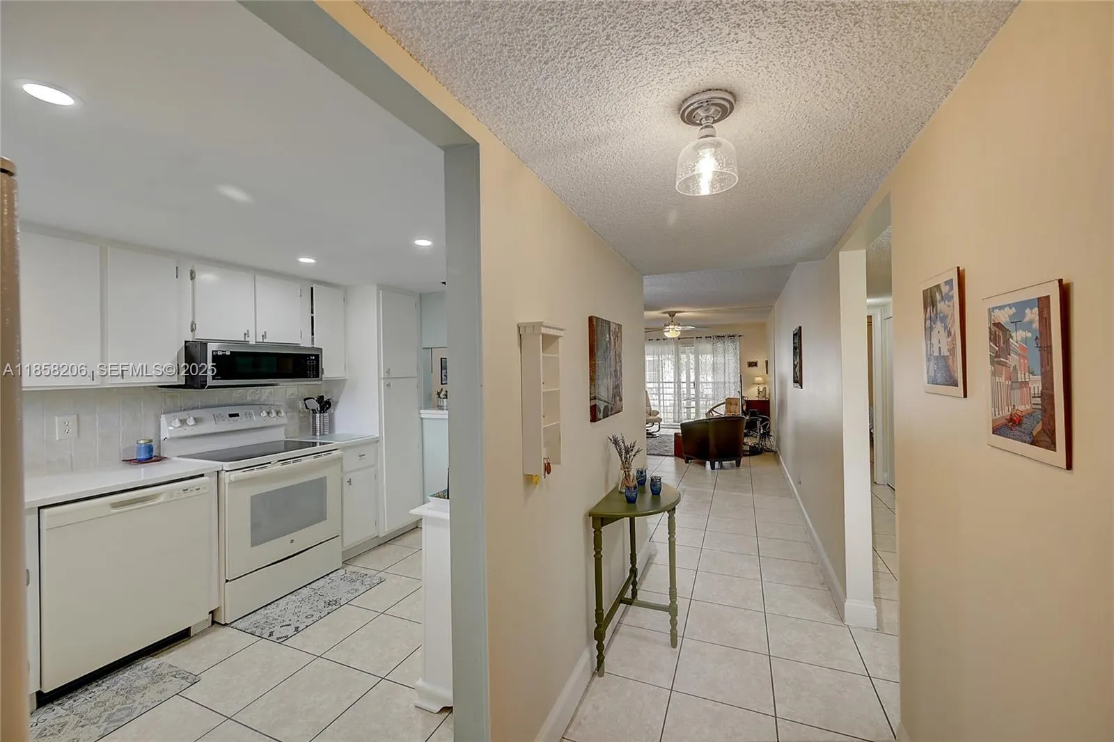 En Venta 3186 Via Poinciana 203, Lake Worth, FL 33467, Lake Worth, FL 33467