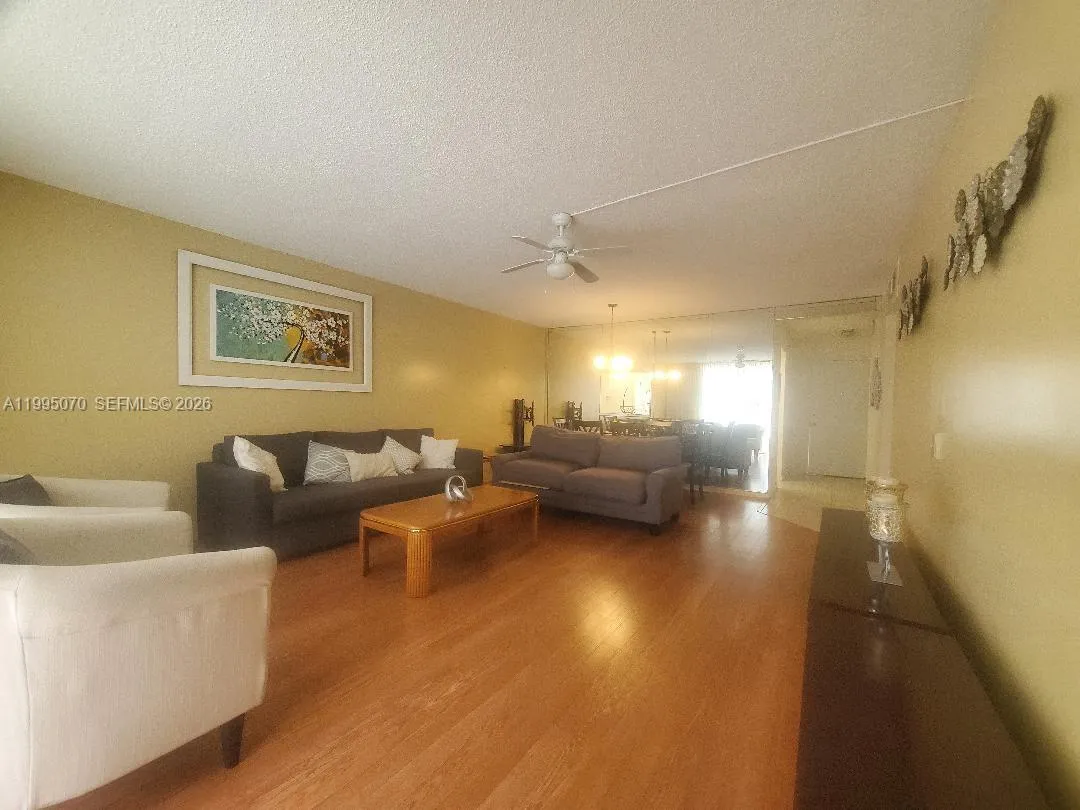 Foto de propiedad en 319 NE 14th Avenue 207, Hallandale Beach, FL 33009 Hallandale Beach con MLS#