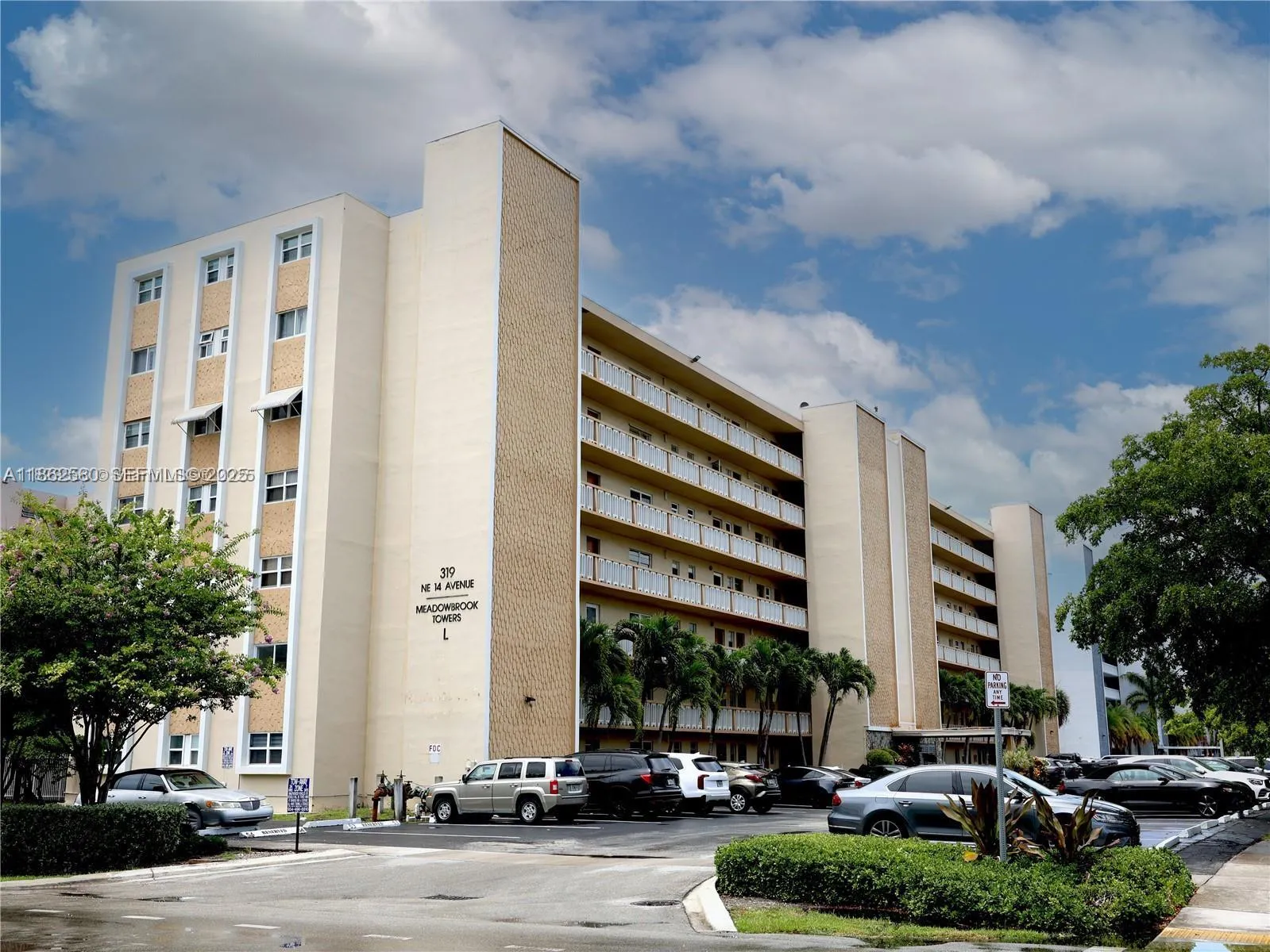 Foto de propiedad en 319 NE 14th Avenue 505, Hallandale Beach, FL 33009 Hallandale Beach con MLS# 