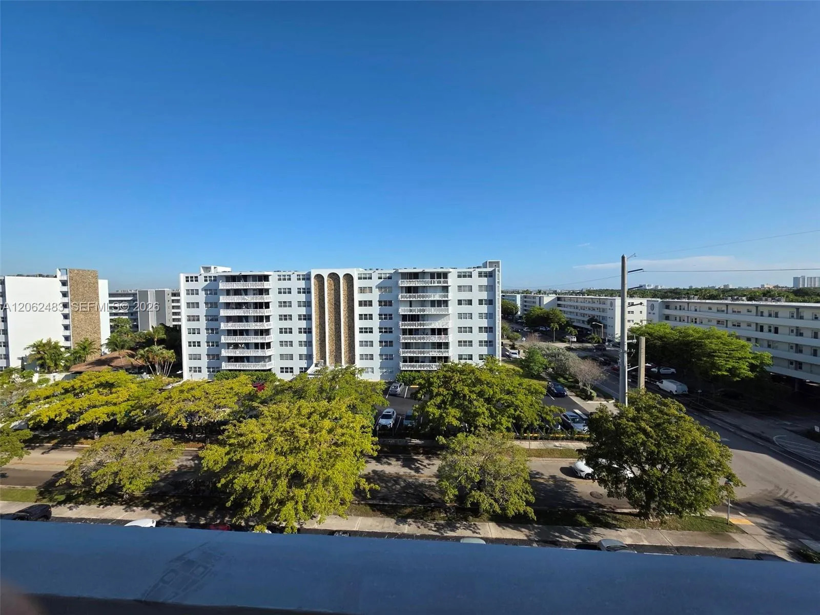 Foto de propiedad en 319 NE 14th Avenue 702, Hallandale Beach, FL 33009 Hallandale Beach con MLS# 