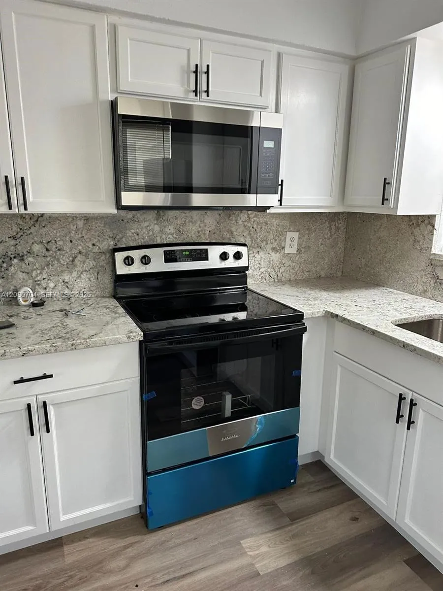 Foto de propiedad en 319 NE 2nd Street 4, Hallandale Beach, FL 33009 Hallandale Beach con MLS# 