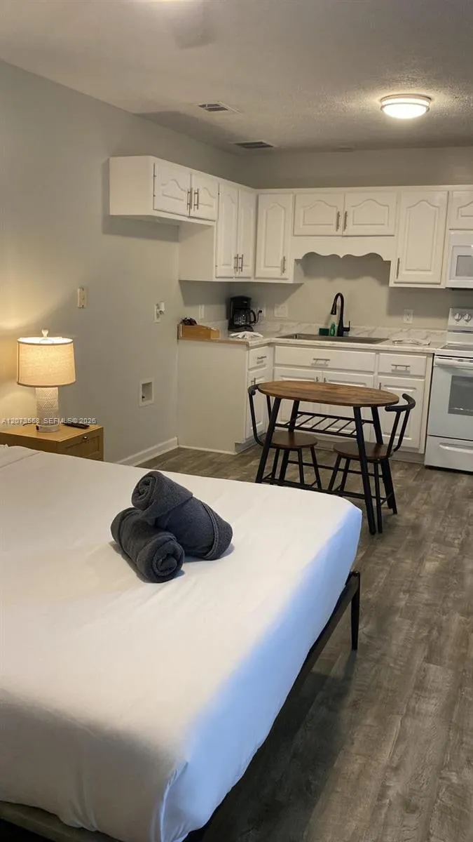 Foto de propiedad en 319 Vestavia B, Panama City, FL 32413 Panama City con MLS# 