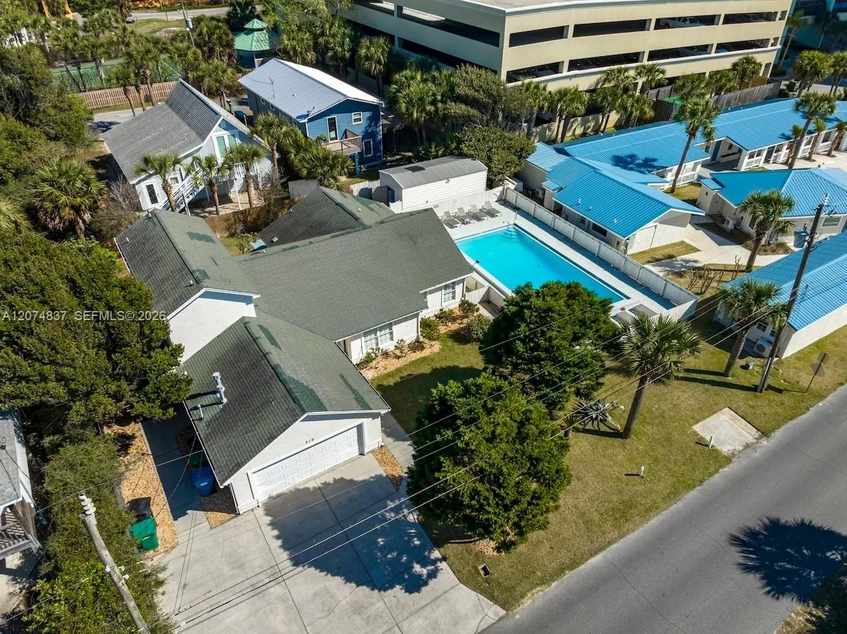 Foto de propiedad en 319 Vestavia C, Panama City, FL 32413 Panama City con MLS# 