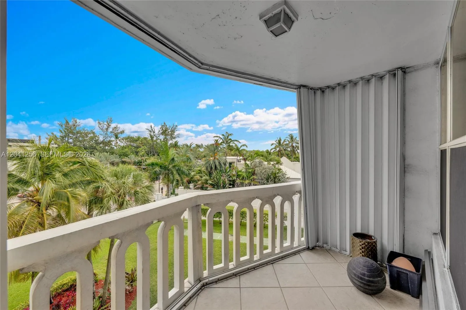 Foto de propiedad en 3199 S Ocean Drive 402, Hallandale Beach, FL 33009 Hallandale Beach con MLS# 
