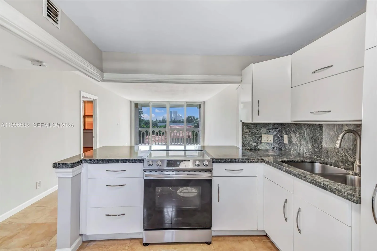 Foto de propiedad en 3199 S Ocean Drive 406, Hallandale Beach, FL 33009 Hallandale Beach con MLS# 
