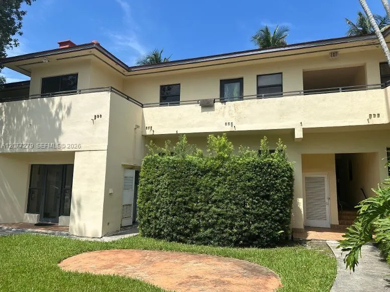 Foto de propiedad en 32 Camden Drive 9, Bal Harbour, FL 33154 Bal Harbour con MLS# 