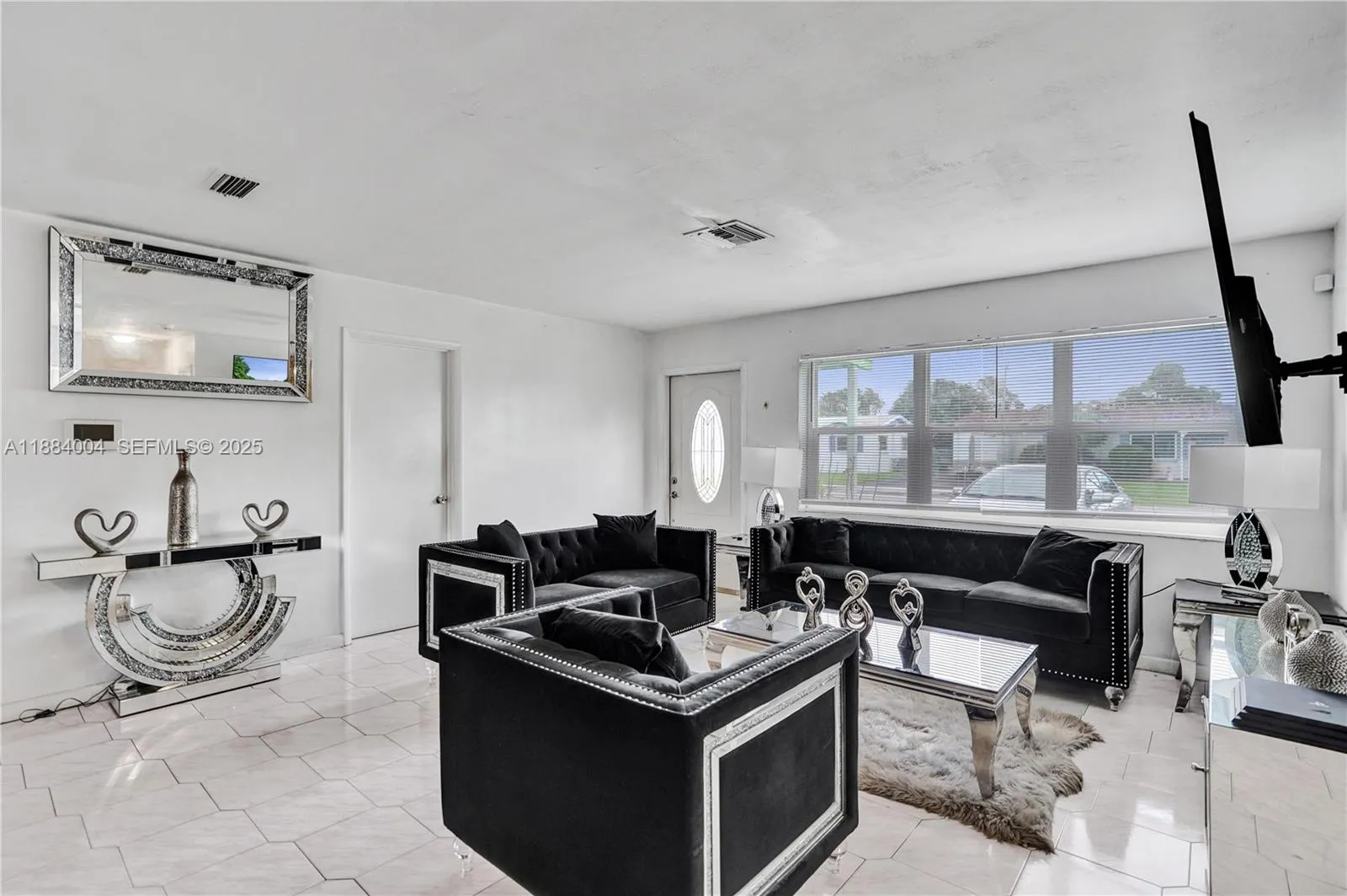Foto de propiedad en 320 N 71st Avenue, Hollywood, FL 33024 Hollywood con MLS# 
