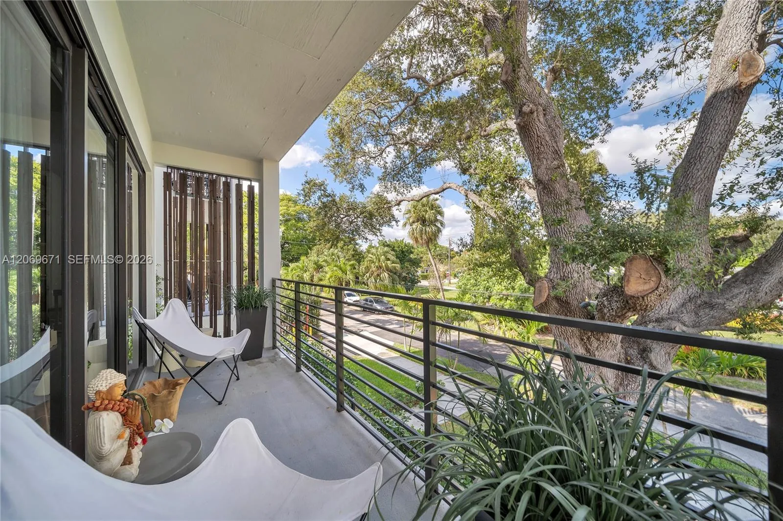 Foto de propiedad en 320 NE 126th Street 32, North Miami, FL 33161 North Miami con MLS# 