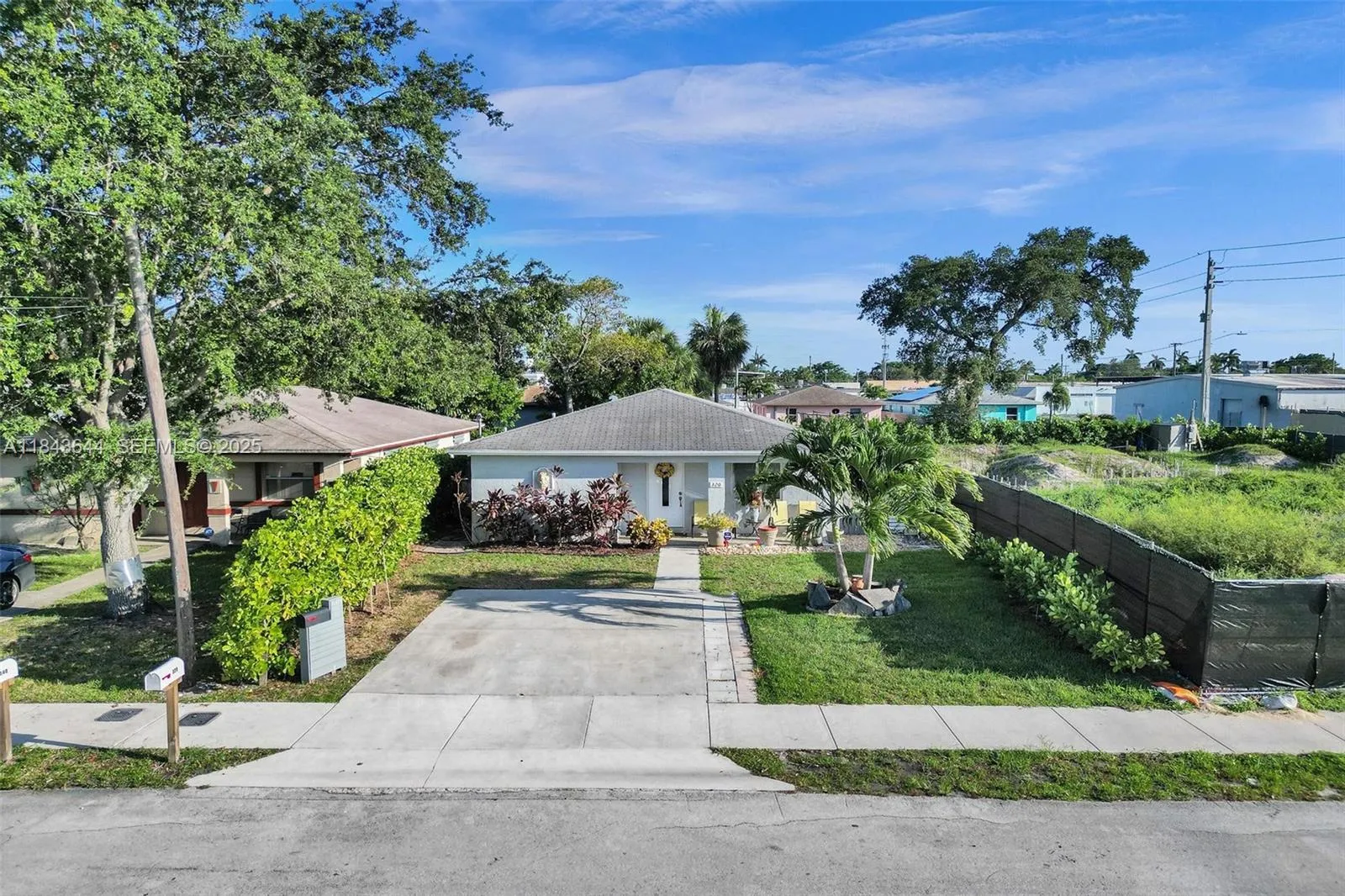 Foto de propiedad en 320 NE 33rd Street, Oakland Park, FL 33334 Oakland Park con MLS# 