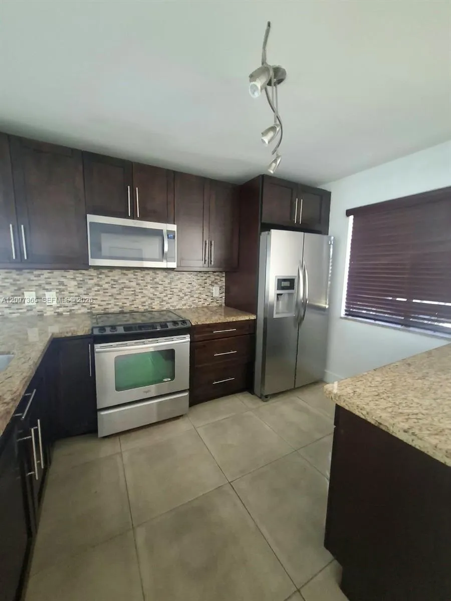 En Renta 320 Racquet Club Road 104, Weston, FL 33326, Weston, FL 33326