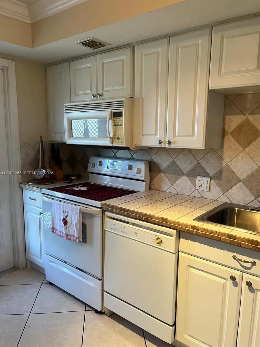 Foto de propiedad en 3200 N Palm Aire Drive 407, Pompano Beach, FL 33069 Pompano Beach con MLS#