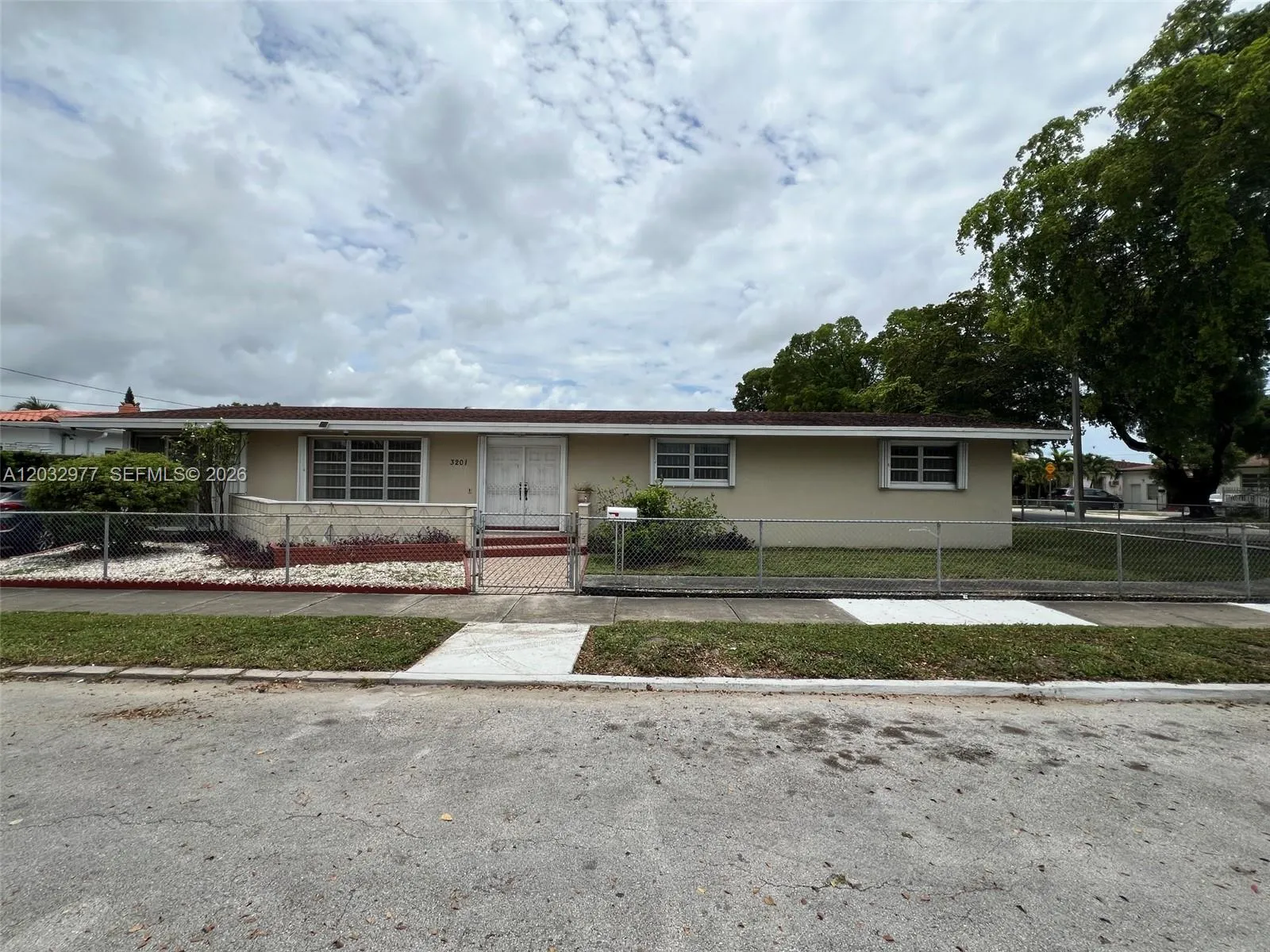 Vendido 3201 SW 3rd Street, Miami, FL 33135, Miami, FL 33135