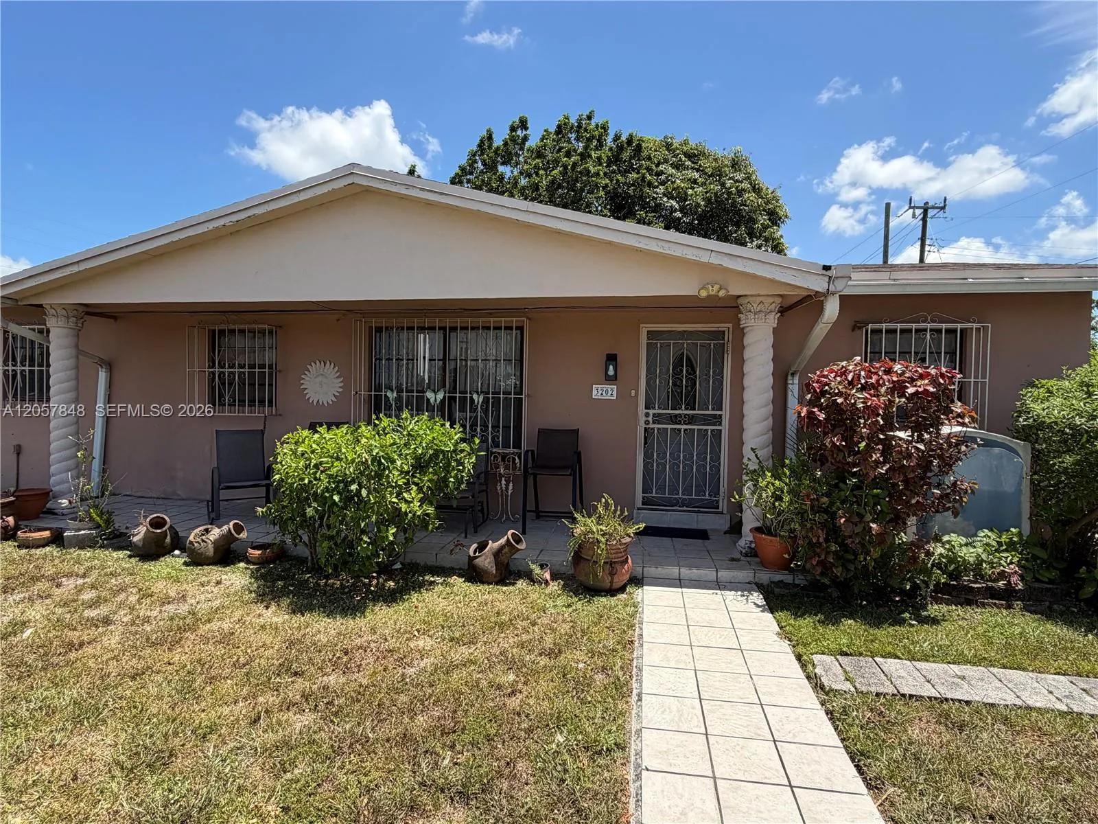 Foto de propiedad en 3202 NW 182nd Street, Miami Gardens, FL 33056 Miami Gardens con MLS# 
