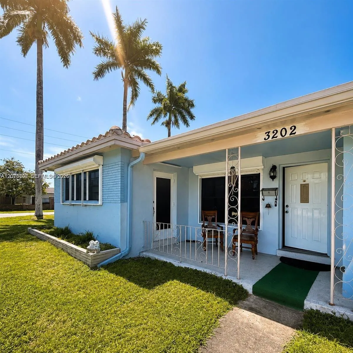 Foto de propiedad en 3202 Pierce Street, Hollywood, FL 33021 Hollywood con MLS# 