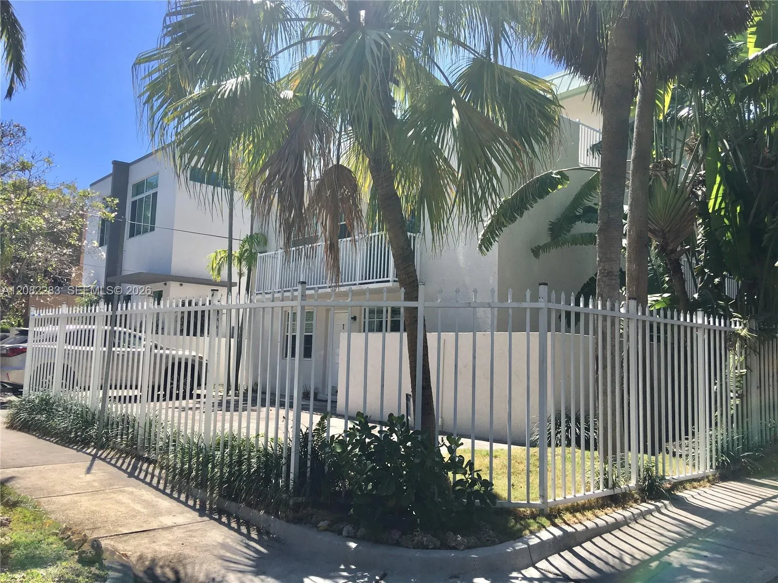 Foto de propiedad en 3203 Mary Street 4, Miami, FL 33133 Miami con MLS# 