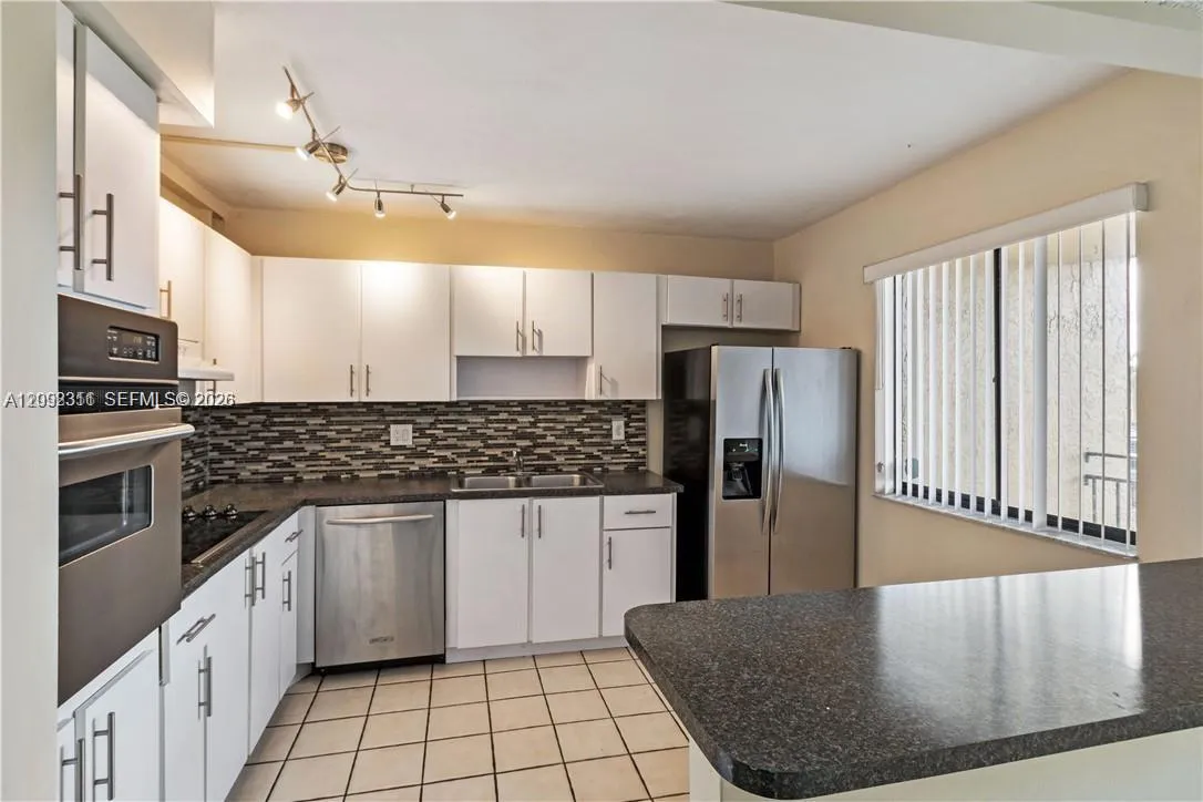 En Venta 321 Lakeview Drive 204, Weston, FL 33326, Weston, FL 33326