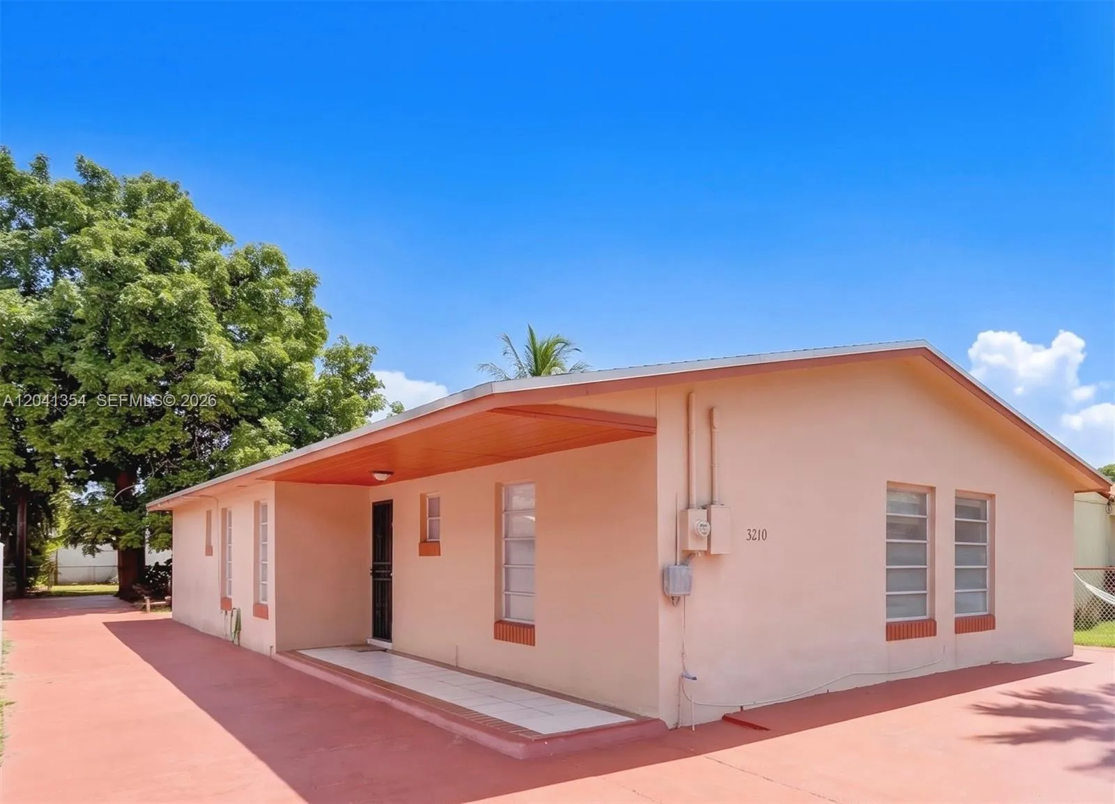 Vendido 3210 NW 19th Street, Miami, FL 33125, Miami, FL 33125