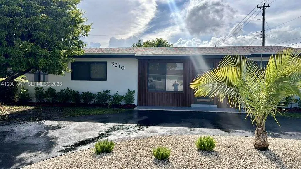 Foto de propiedad en 3210 SW 94th Court, Miami, FL 33165 Miami con MLS# 