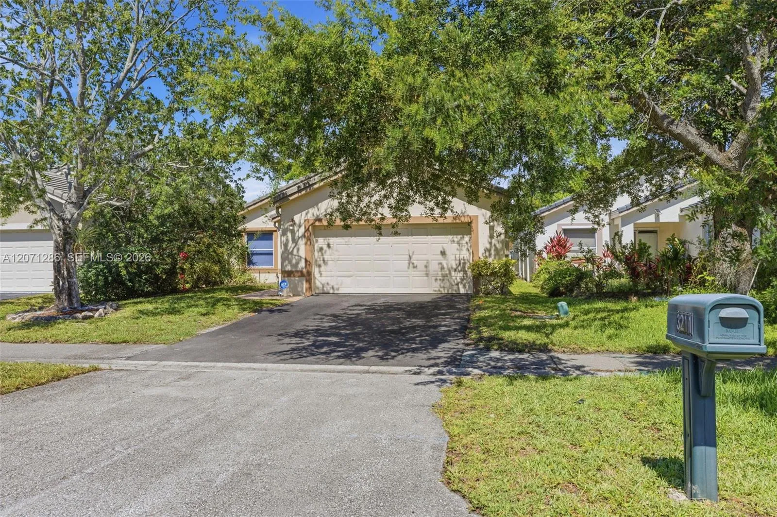 Foto de propiedad en 3211 NW 123 Avenue, Coral Springs, FL 33065 Coral Springs con MLS# 