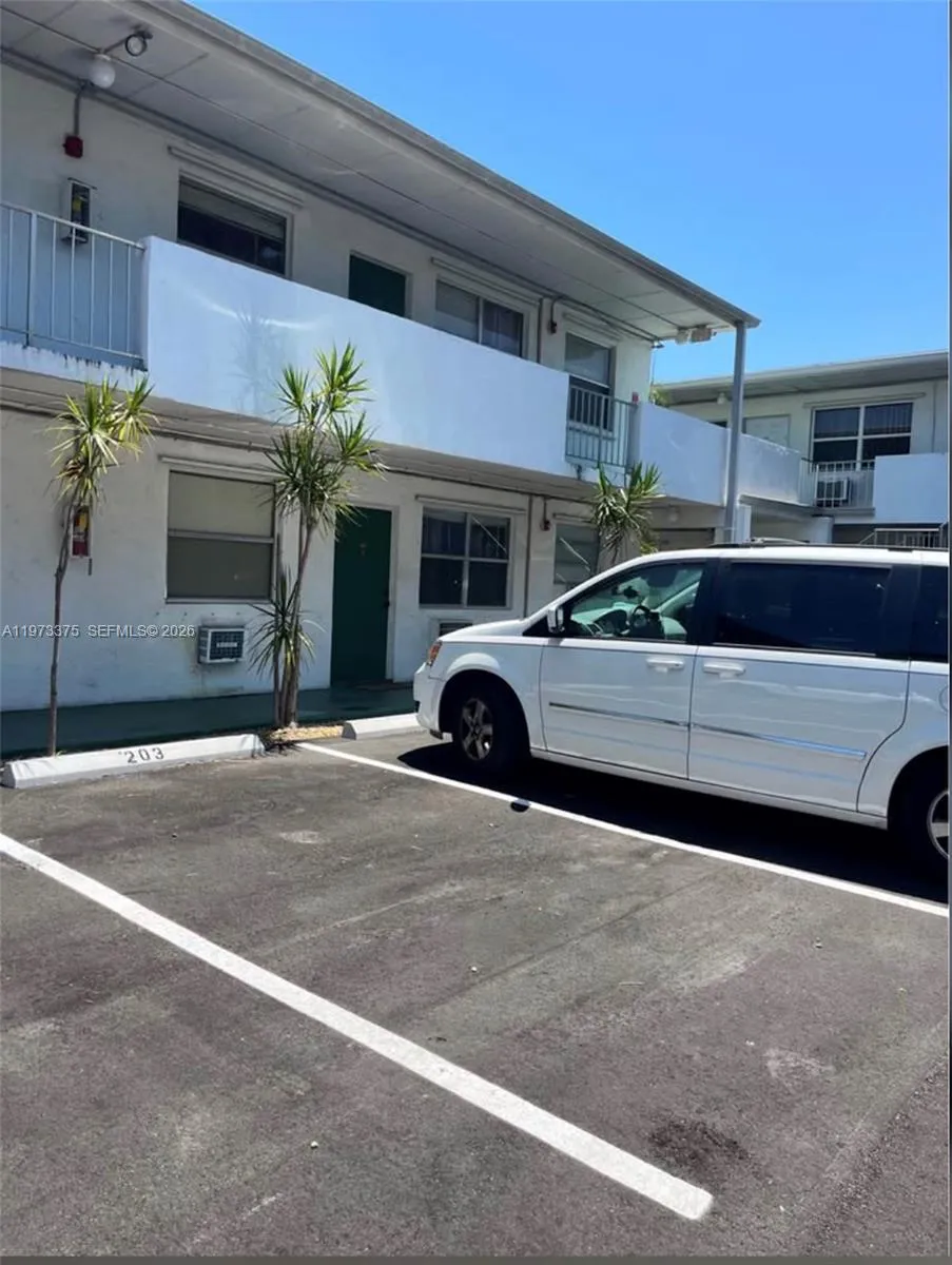 Foto de propiedad en 3211 SW 44th Street 117, Dania Beach, FL 33312 Dania Beach con MLS# 