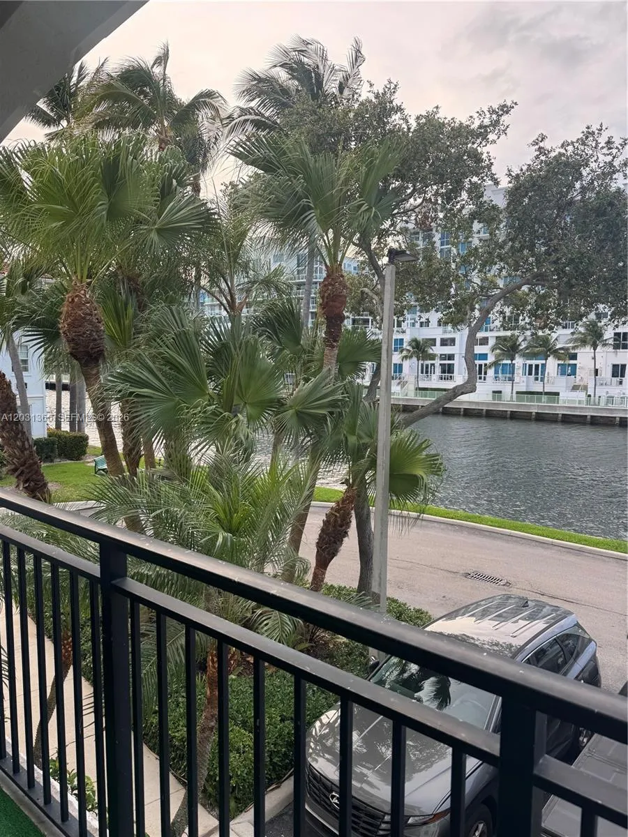 Foto de propiedad en 3215 NE 184th Street 14203, Aventura, FL 33160 Aventura con MLS# 