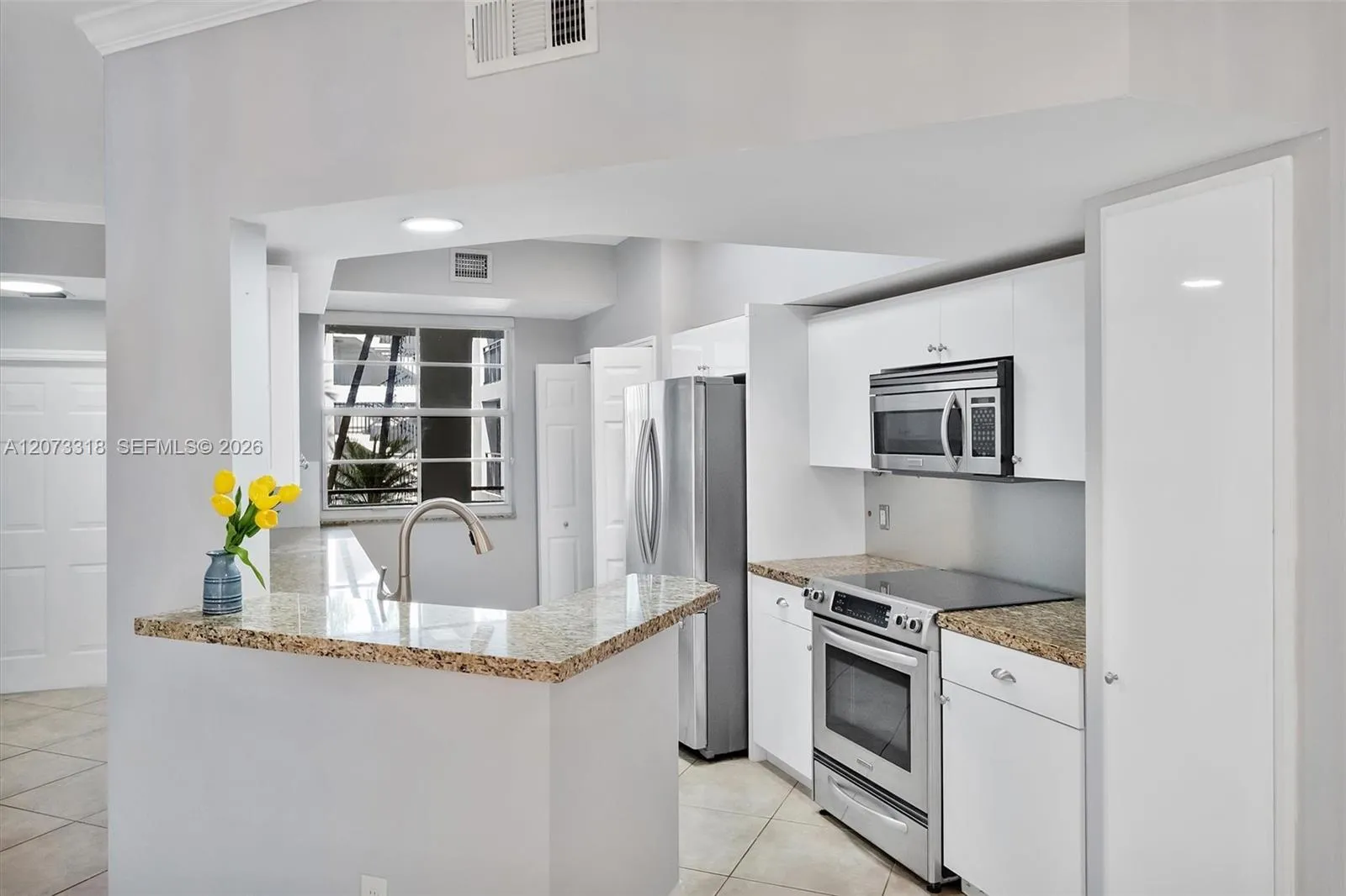 Foto de propiedad en 3215 NE 184th Street 14208, Aventura, FL 33160 Aventura con MLS# 