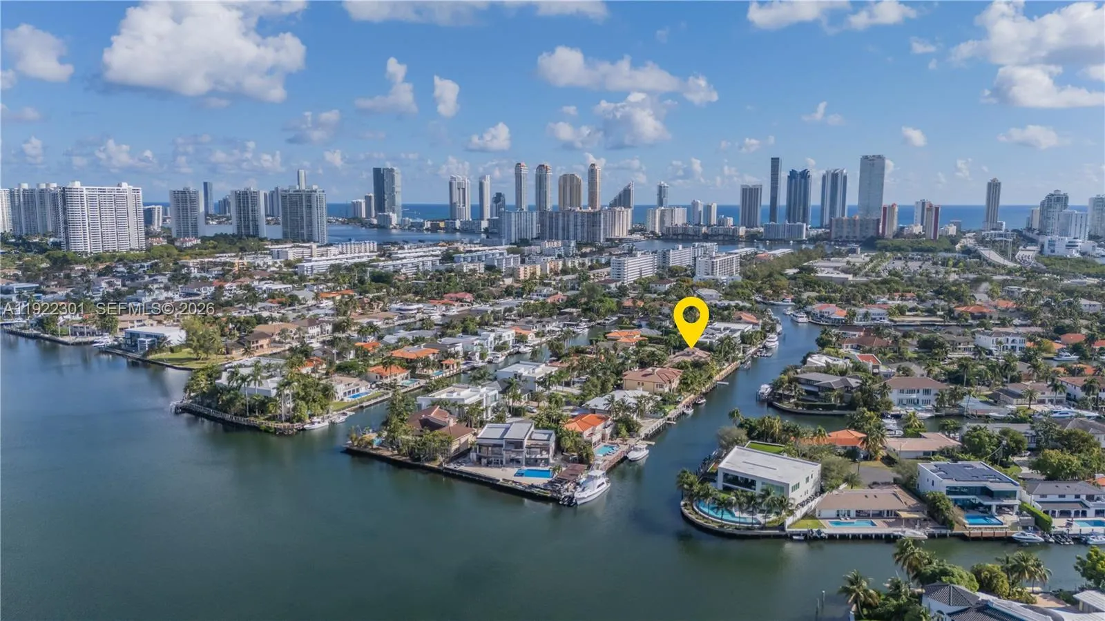Foto de propiedad en 3220 NE 165th Street, North Miami Beach, FL 33160 North Miami Beach con MLS# 