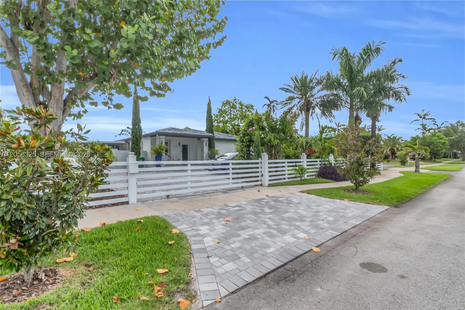 Foto de propiedad en 3225 SW 81st Avenue, Miami, FL 33155 Miami con MLS# 