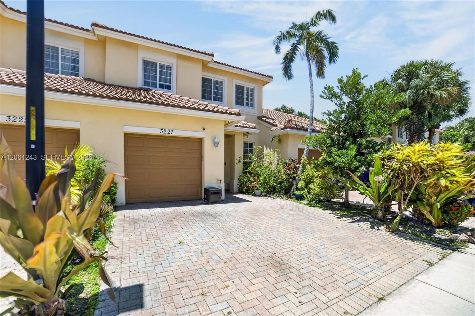 Foto de propiedad en 3227 NW 32nd Terrace, Oakland Park, FL 33309 Oakland Park con MLS# 