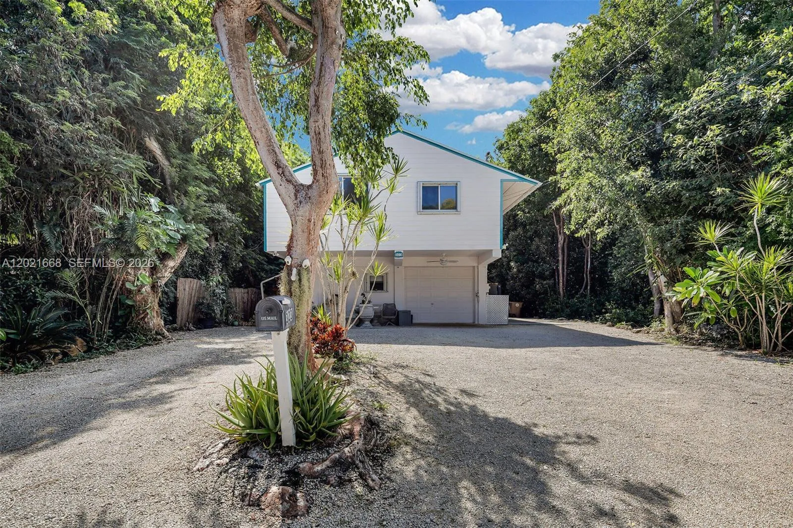 Foto de propiedad en 323 Bay View Avenue, Key Largo, FL 33037 Key Largo con MLS# 