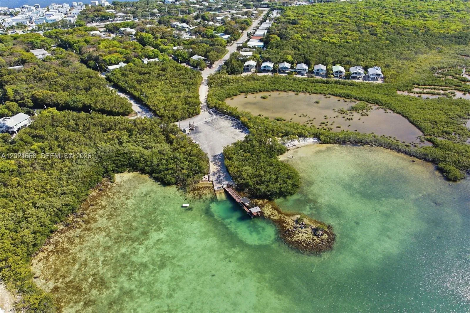 Foto de propiedad en 323 Bay View Avenue, Key Largo, FL 33037 Key Largo con MLS# 