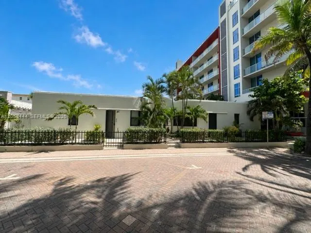 Foto de propiedad en 323 Fillmore Street 10, Hollywood, FL 33019 Hollywood con MLS# 