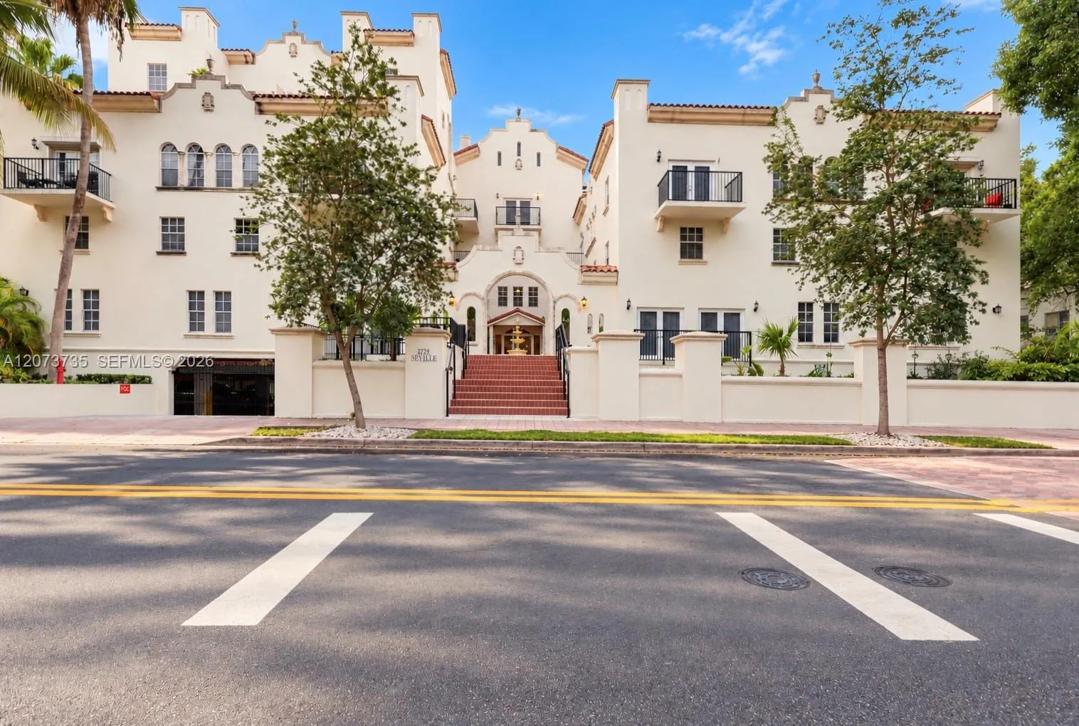 Foto de propiedad en 323 Navarre Avenue 301, Coral Gables, FL 33134 Coral Gables con MLS# 