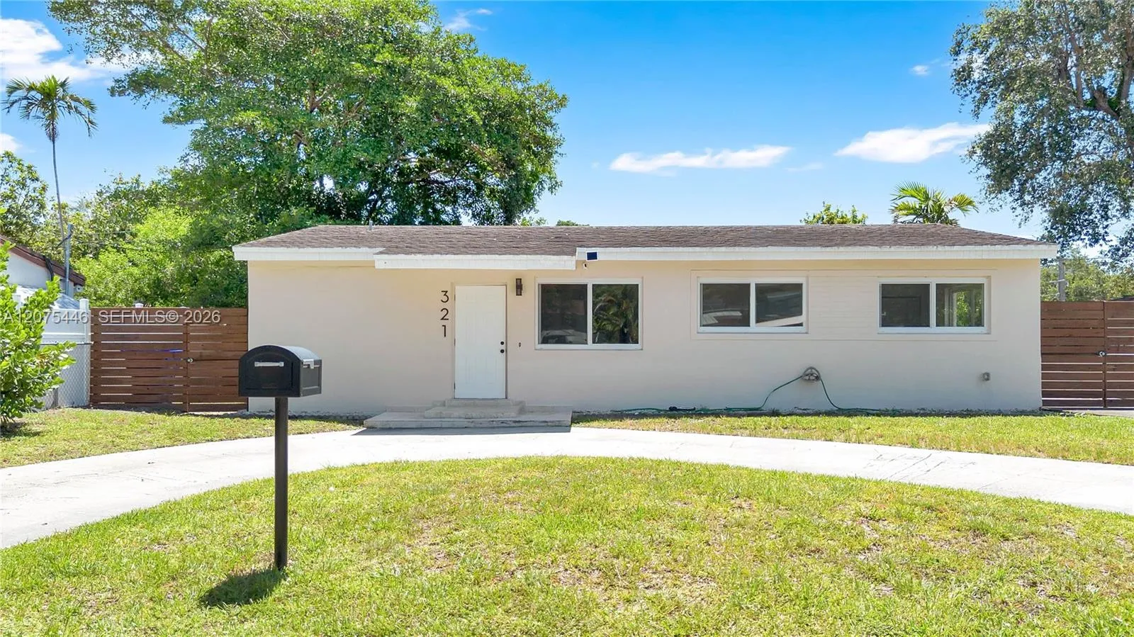 Foto de propiedad en 323 NW 56th Avenue 1, Miami, FL 33126 Miami con MLS# 