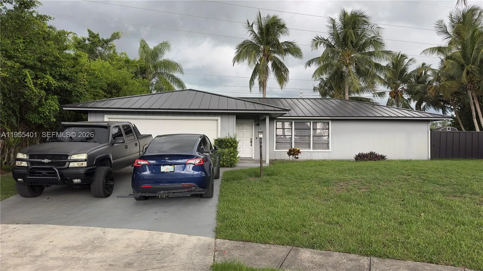 Vendido 323 W Canterbury Drive W, Riviera Beach, FL 33407, Riviera Beach, FL 33407