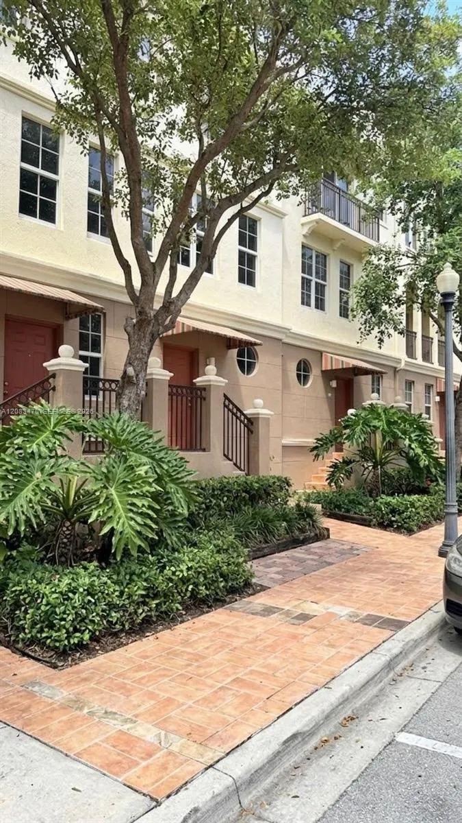 En Venta 3232 SW 22nd Terrace 113, Miami, FL 33145, Miami, FL 33145