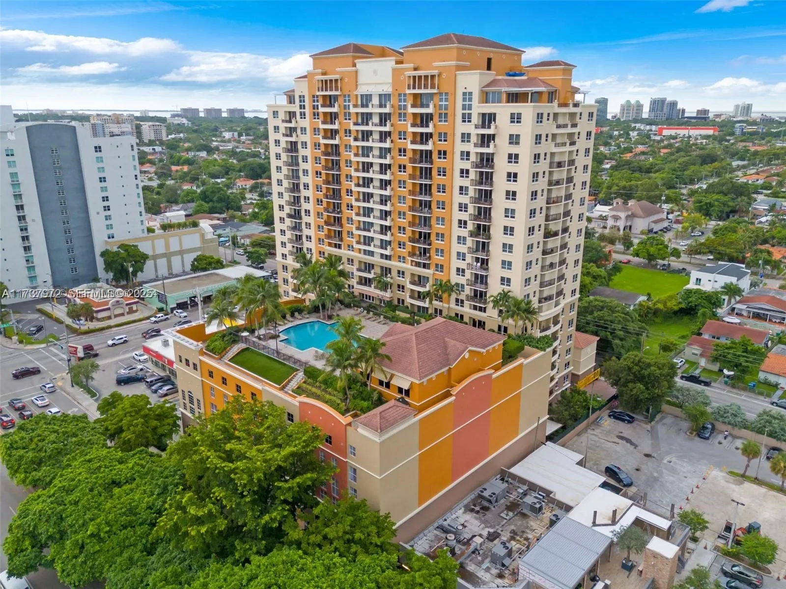 Foto de propiedad en 3232 SW 22nd Terrace 301, Miami, FL 33145 Miami con MLS# 