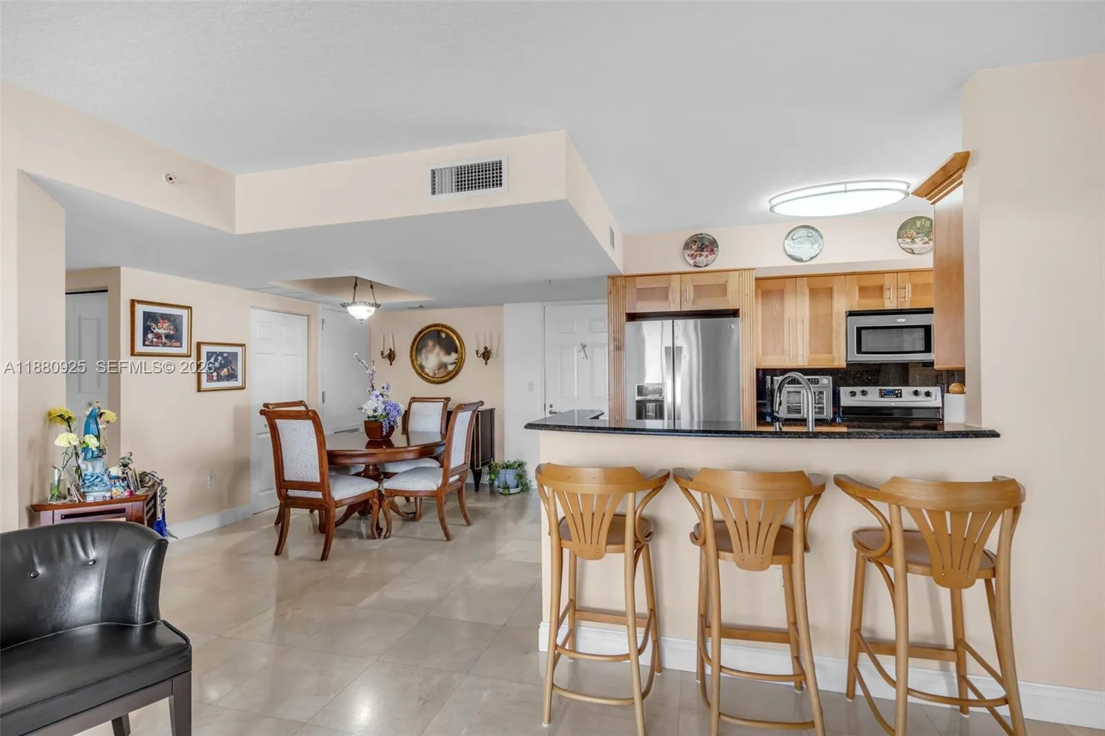 Foto de propiedad en 3232 SW 22nd Terrace 801, Miami, FL 33145 Miami con MLS# 