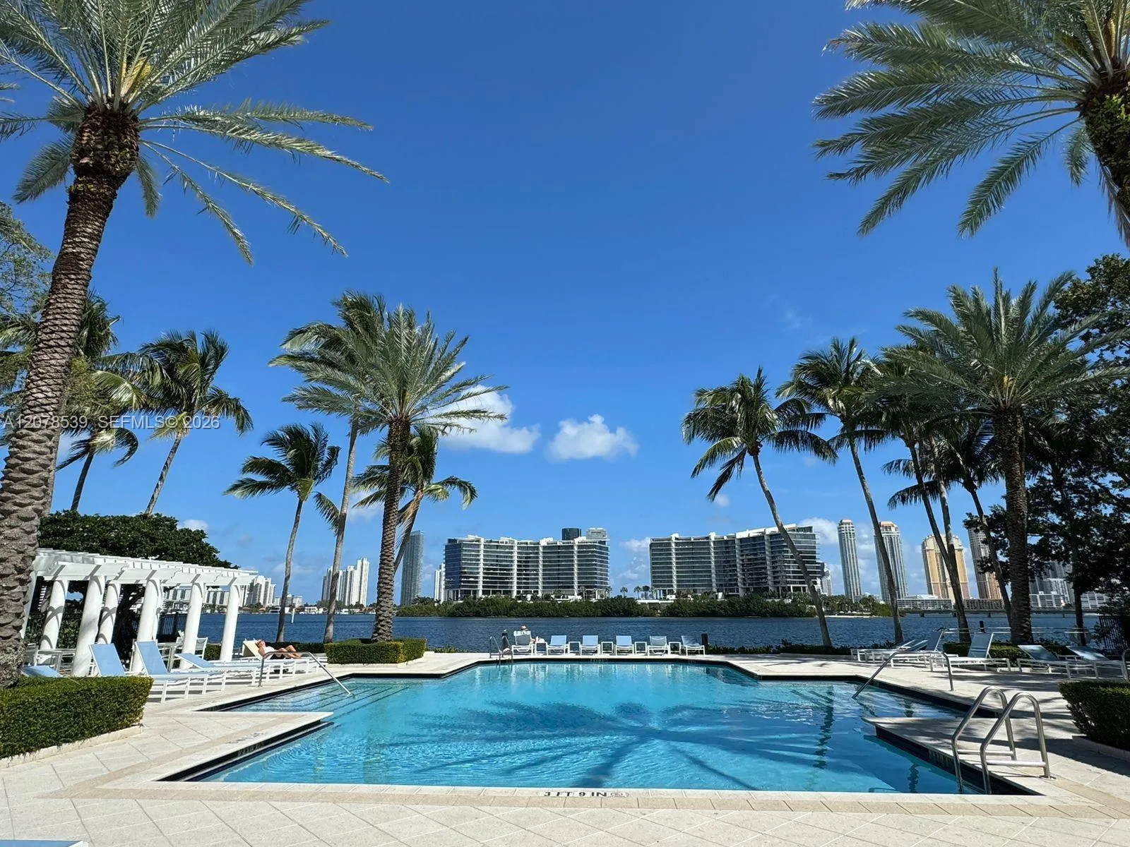 Foto de propiedad en 3235 NE 184th Street 11103, Aventura, FL 33160 Aventura con MLS# 